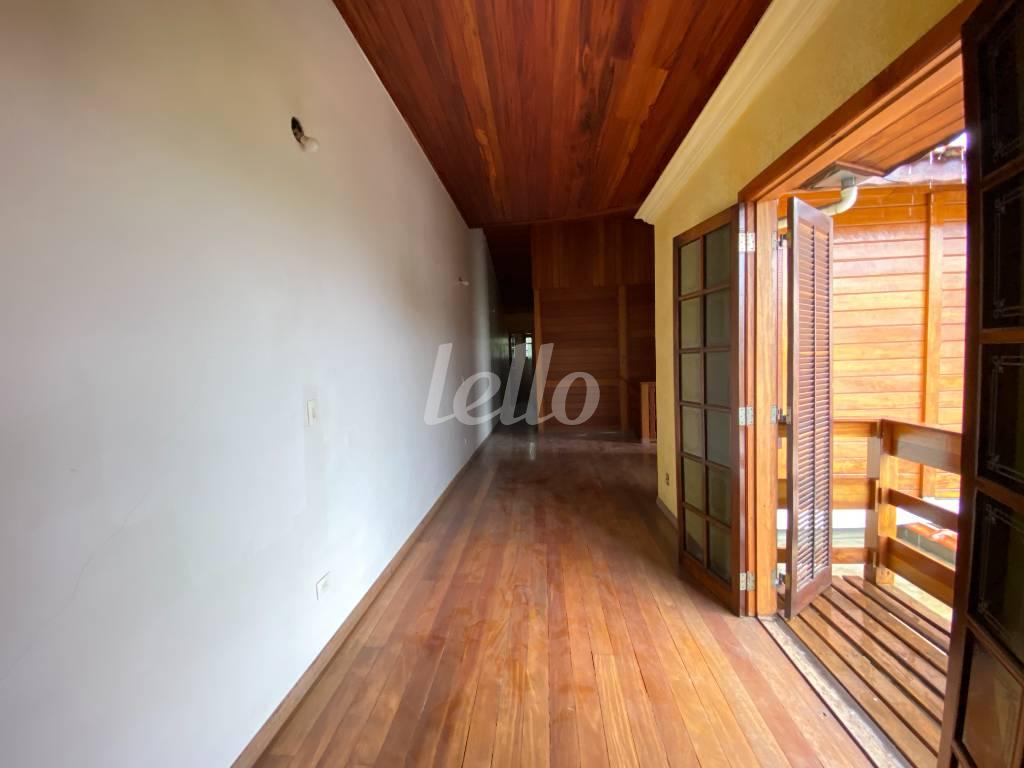 DISTRIBUIÇÃO de Casa à venda, sobrado com 330 m², 3 quartos e 8 vagas em Tucuruvi - São Paulo