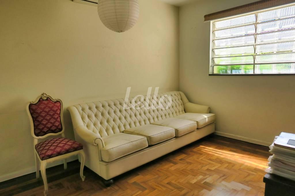 SALA de Casa para alugar, sobrado com 262 m², 5 quartos e 12 vagas em Jd. Nossa Sra. Aparecida - São Paulo