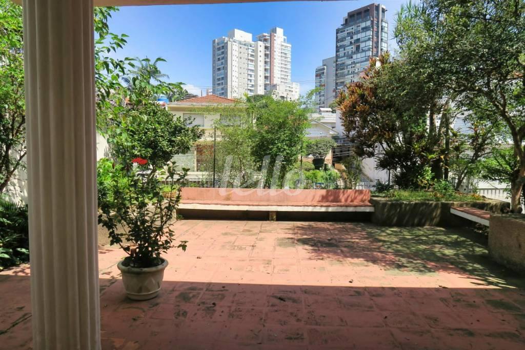 VARANDA de Casa para alugar, sobrado com 262 m², 5 quartos e 12 vagas em Jd. Nossa Sra. Aparecida - São Paulo