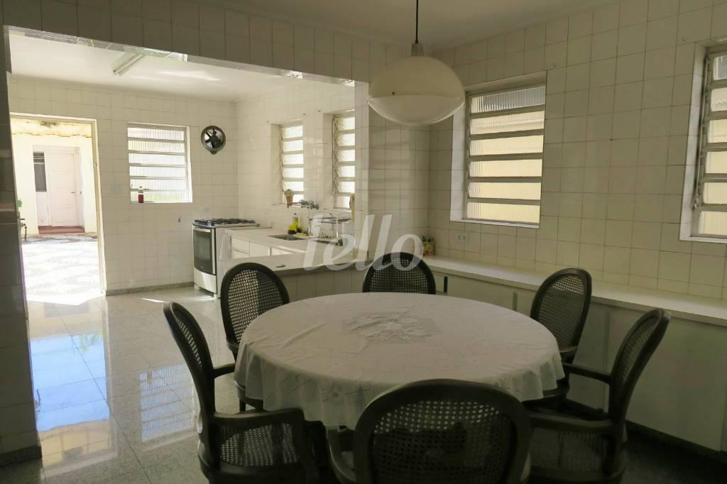 COZINHA de Casa para alugar, sobrado com 262 m², 5 quartos e 12 vagas em Jd. Nossa Sra. Aparecida - São Paulo