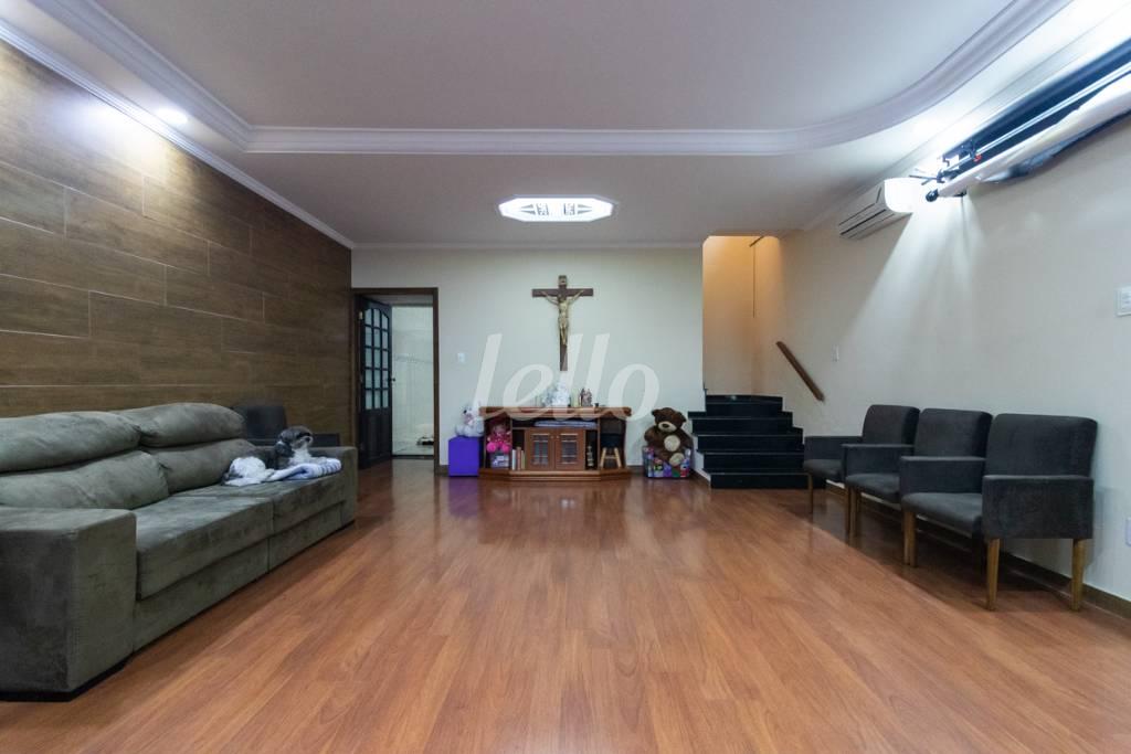 SALA PARA DOIS AMBIENTES de Casa à venda, sobrado com 269 m², 4 quartos e 4 vagas em Vila Carrão - São Paulo