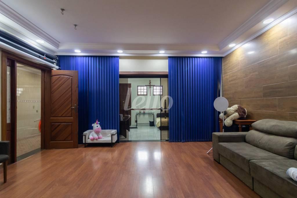 SALA PARA DOIS AMBIENTES de Casa à venda, sobrado com 269 m², 4 quartos e 4 vagas em Vila Carrão - São Paulo