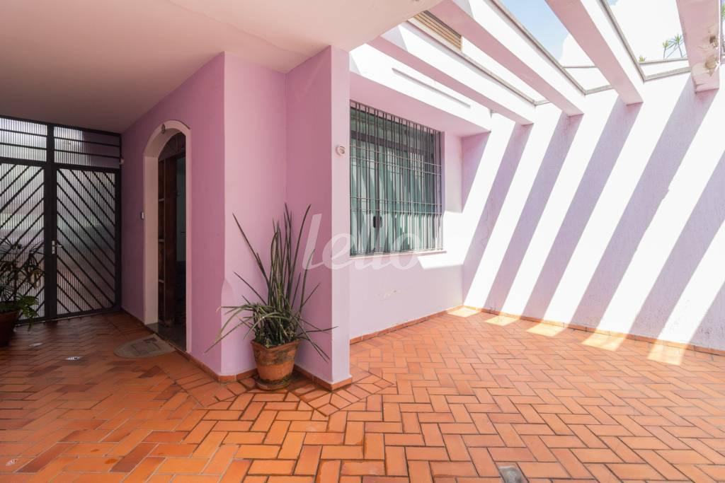 GARAGEM de Casa para alugar, sobrado com 161 m², 3 quartos e 4 vagas em Vila Prudente - São Paulo