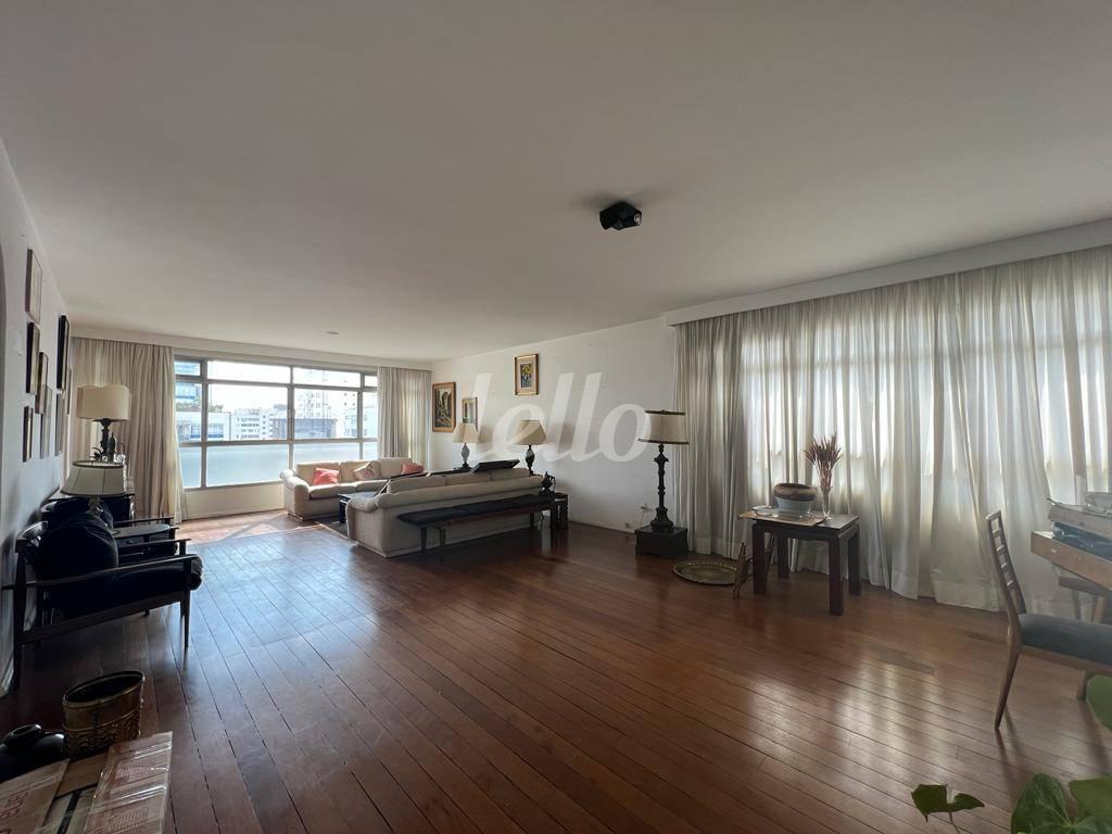 SALA de Apartamento à venda, Padrão com 180 m², 3 quartos e 2 vagas em Higienópolis - São Paulo