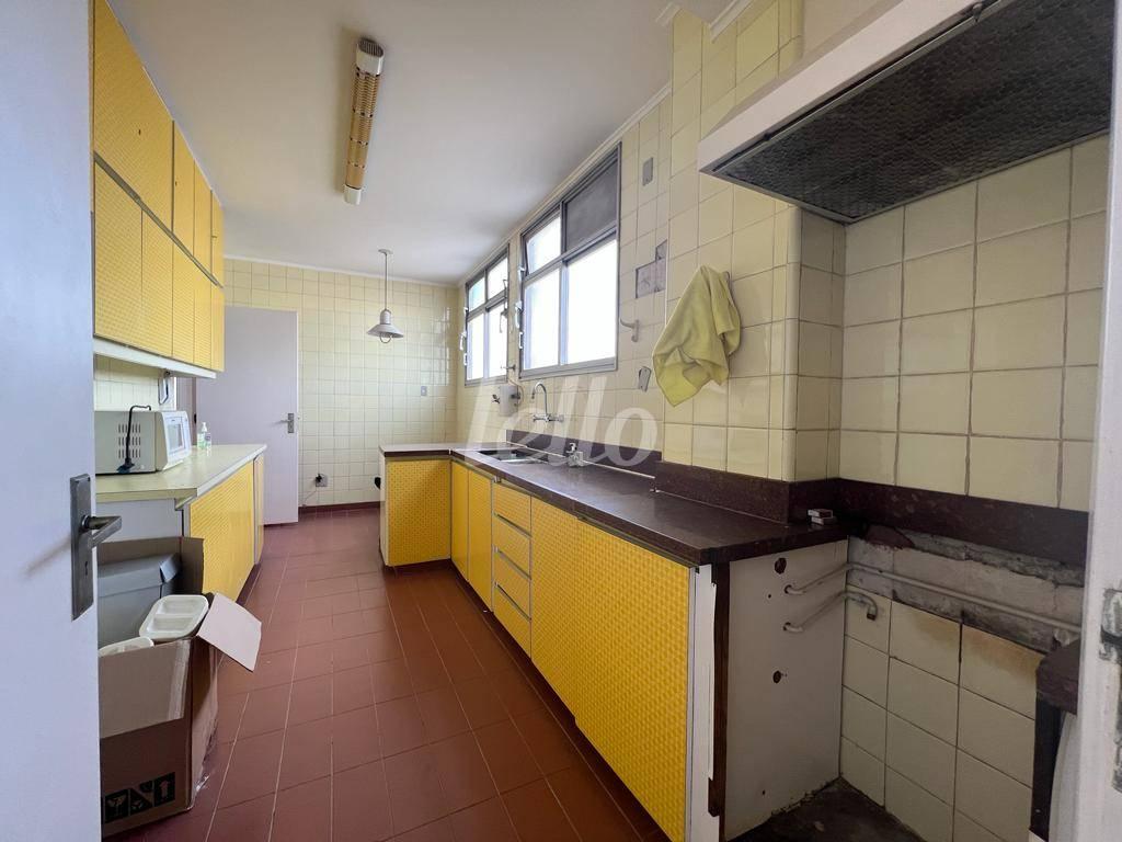 COZINHA de Apartamento à venda, Padrão com 180 m², 3 quartos e 2 vagas em Higienópolis - São Paulo