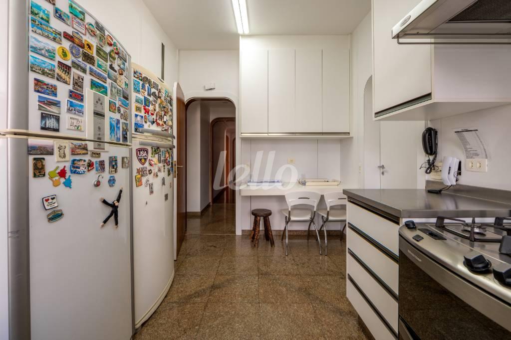 COZINHA de Apartamento à venda, Padrão com 592 m², 3 quartos e 4 vagas em Vila Nova Conceição - São Paulo