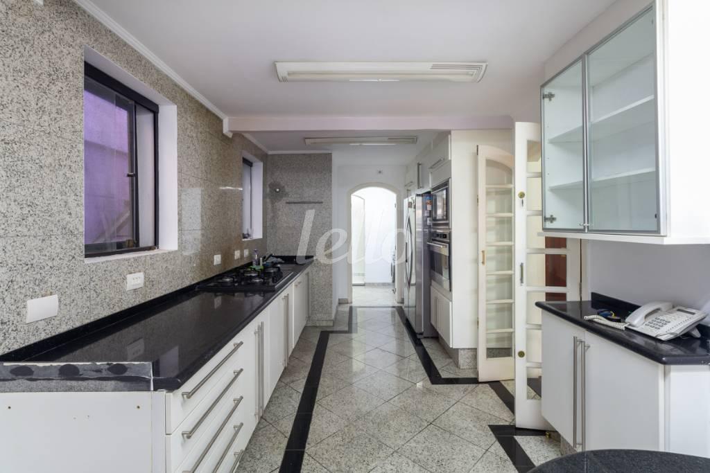COZINHA de Casa para alugar, sobrado com 350 m², 5 quartos e 2 vagas em Fazenda Morumbi - São Paulo