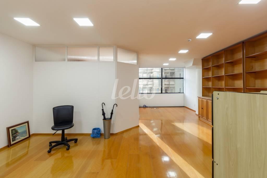 SALA 1 de Sala / Conjunto para alugar, Padrão com 77 m², e 1 vaga em Bela Vista - São Paulo