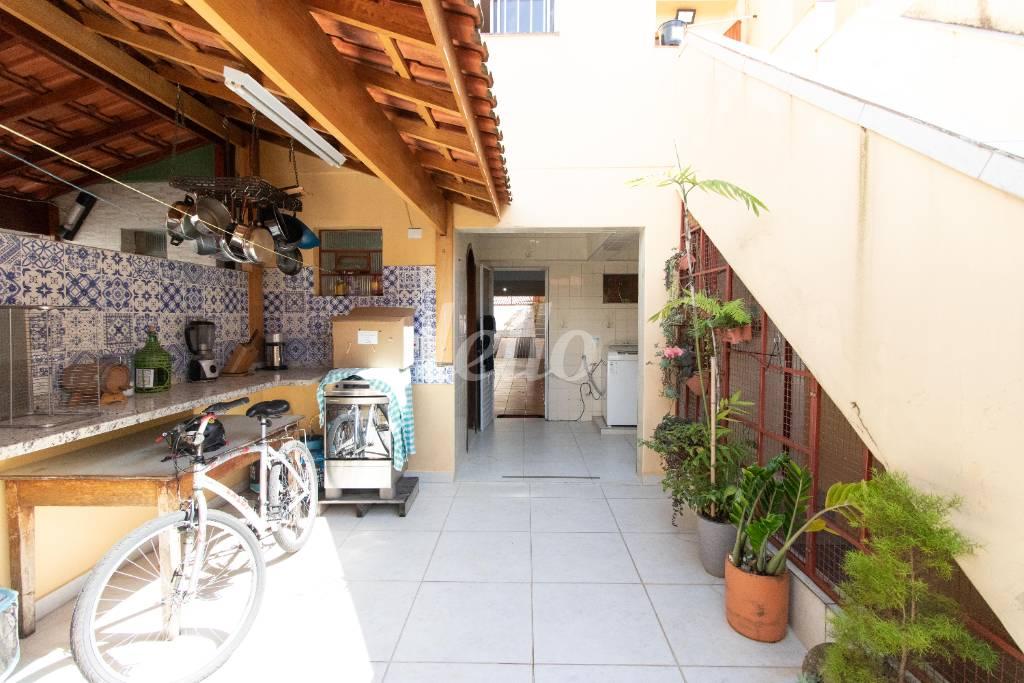 AREA GOURMET de Casa à venda, sobrado com 240 m², 3 quartos e 6 vagas em Vila Roque - São Paulo