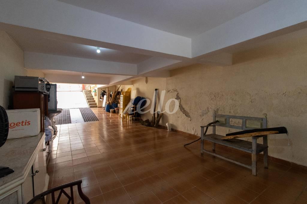 GARAGEM de Casa à venda, sobrado com 240 m², 3 quartos e 6 vagas em Vila Roque - São Paulo