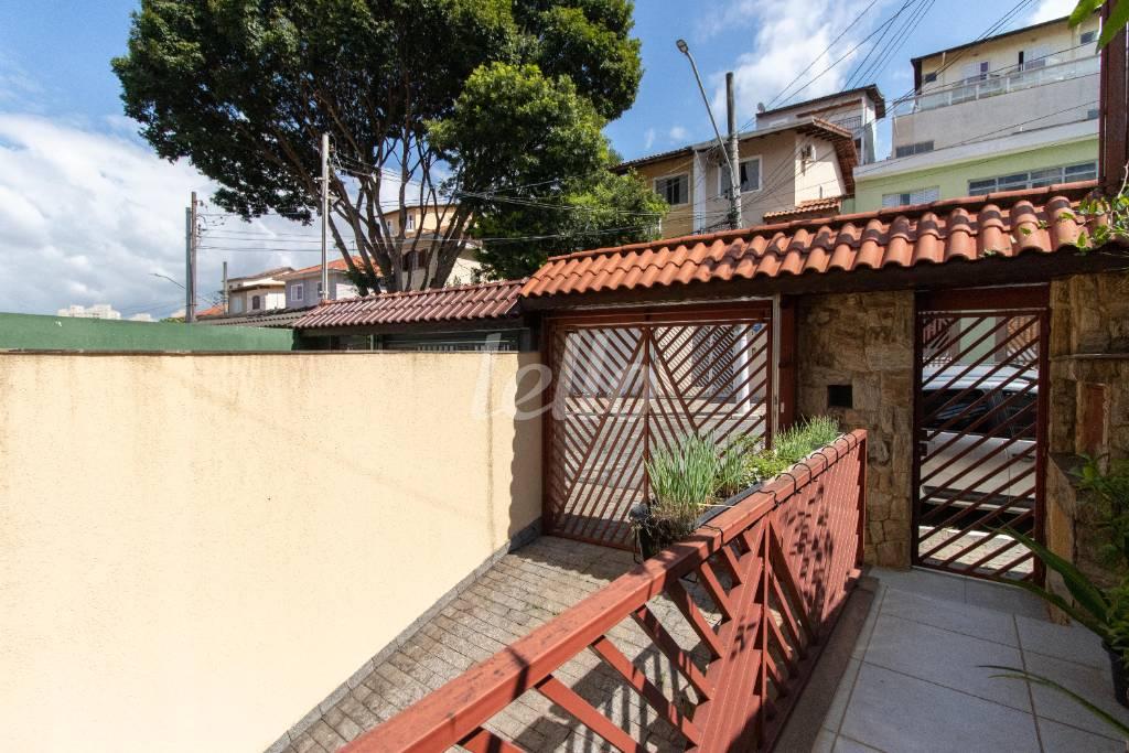 FRENTE de Casa à venda, sobrado com 240 m², 3 quartos e 6 vagas em Vila Roque - São Paulo