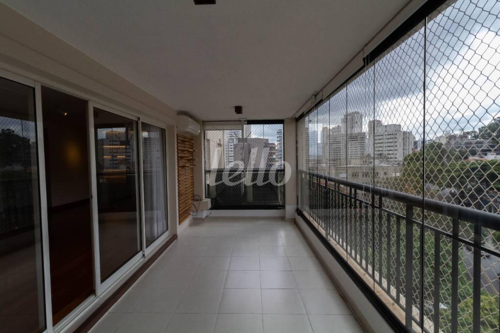 VARANDA GOURMET de Apartamento para alugar, Padrão com 199 m², 4 quartos e 4 vagas em Alto de Pinheiros - São Paulo