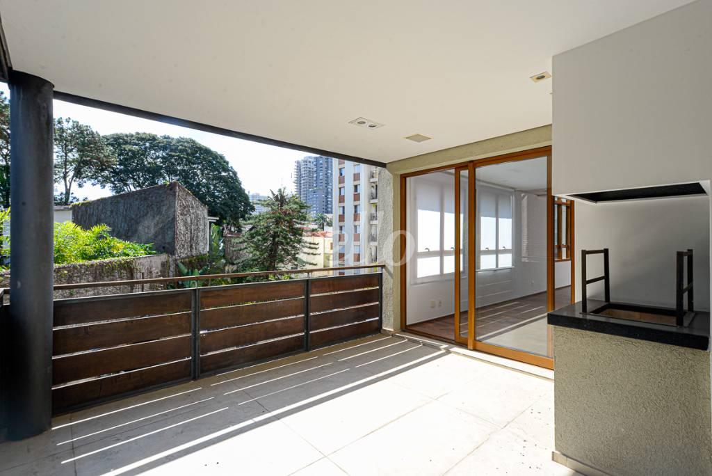VARANDA GOURMET de Apartamento à venda, Duplex com 244 m², 3 quartos e 4 vagas em Pinheiros - São Paulo