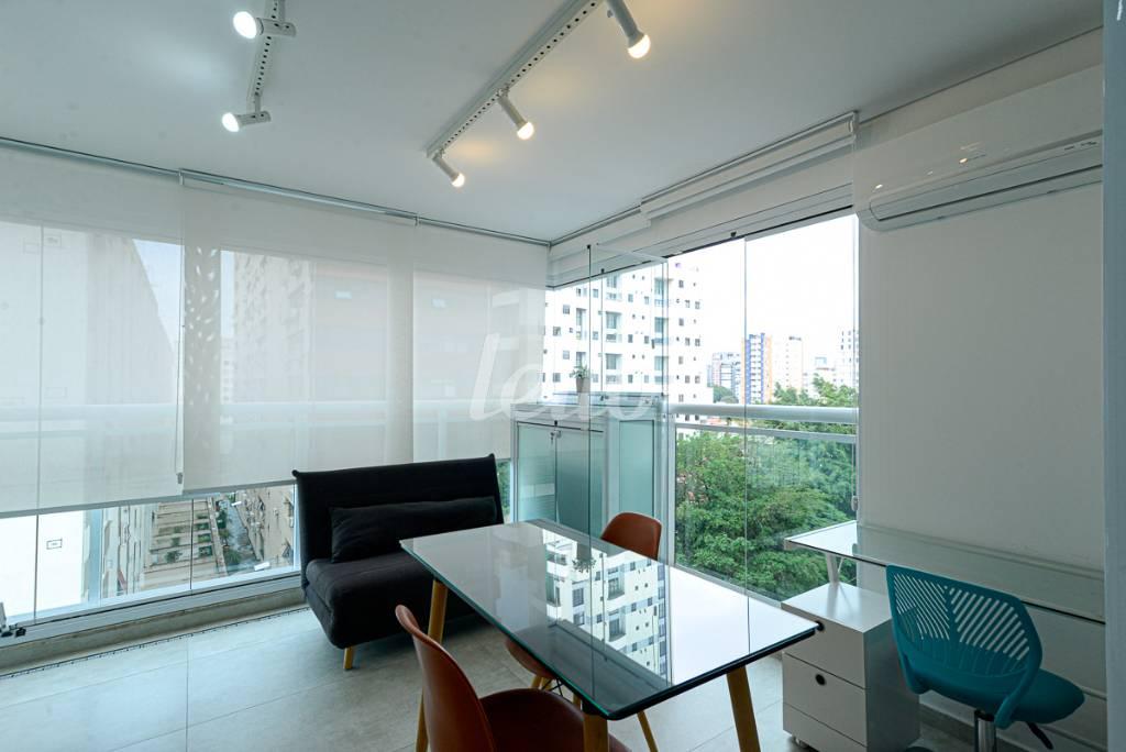 VARANDA de Apartamento à venda, Padrão com 42 m², 1 quarto e 1 vaga em Pinheiros - São Paulo