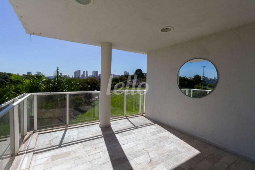 SACADA de Apartamento para alugar, cobertura - Padrão com 460 m², 4 quartos e 4 vagas em Boaçava - São Paulo