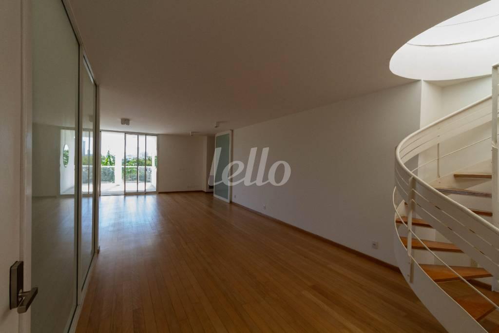 SALA de Apartamento para alugar, cobertura - Padrão com 460 m², 4 quartos e 4 vagas em Boaçava - São Paulo