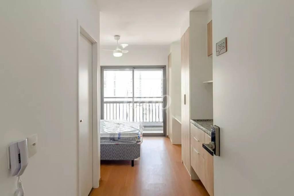 DORMITÓRIO de Apartamento para alugar, Padrão com 24 m², 1 quarto e em República - São Paulo