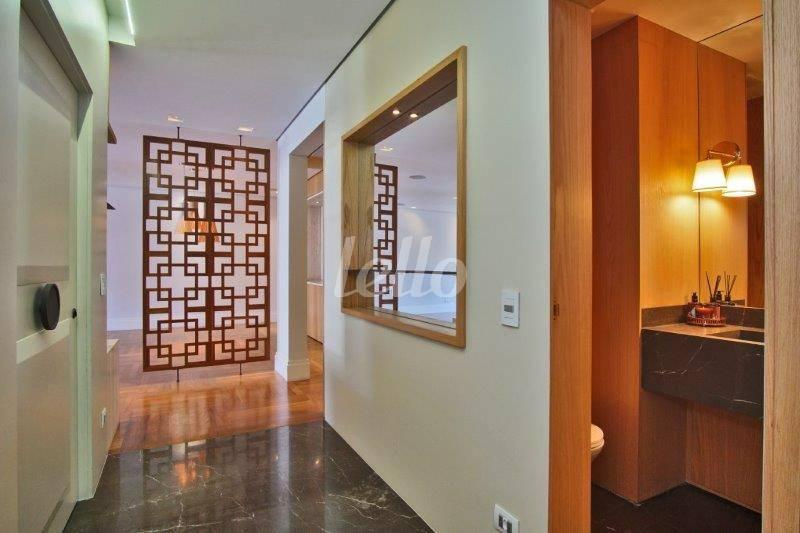 HALL ENTRADA de Apartamento para alugar, Padrão com 258 m², 3 quartos e 4 vagas em Jardim Europa - São Paulo
