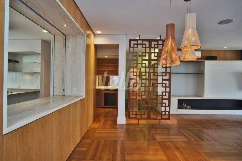 SALA de Apartamento para alugar, Padrão com 258 m², 3 quartos e 4 vagas em Jardim Europa - São Paulo