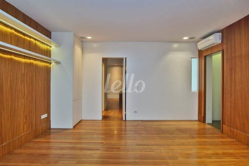 HOME de Apartamento para alugar, Padrão com 258 m², 3 quartos e 4 vagas em Jardim Europa - São Paulo