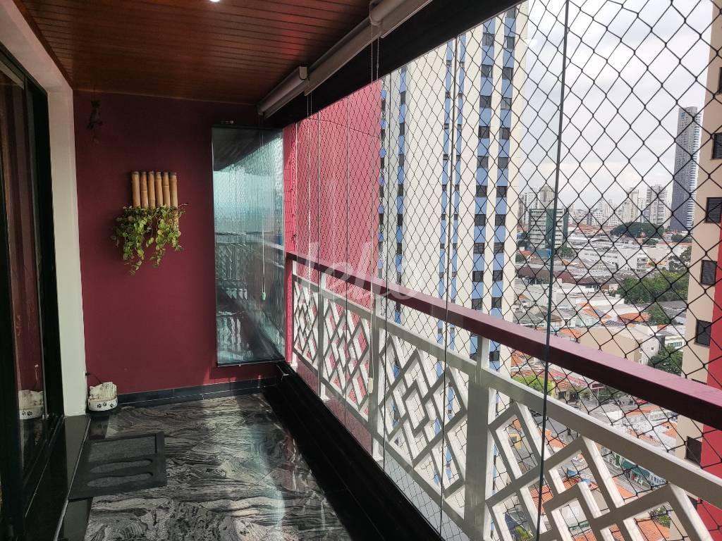 VARANDA de Apartamento à venda, Padrão com 124 m², 3 quartos e 3 vagas em Vila Gomes Cardim - São Paulo