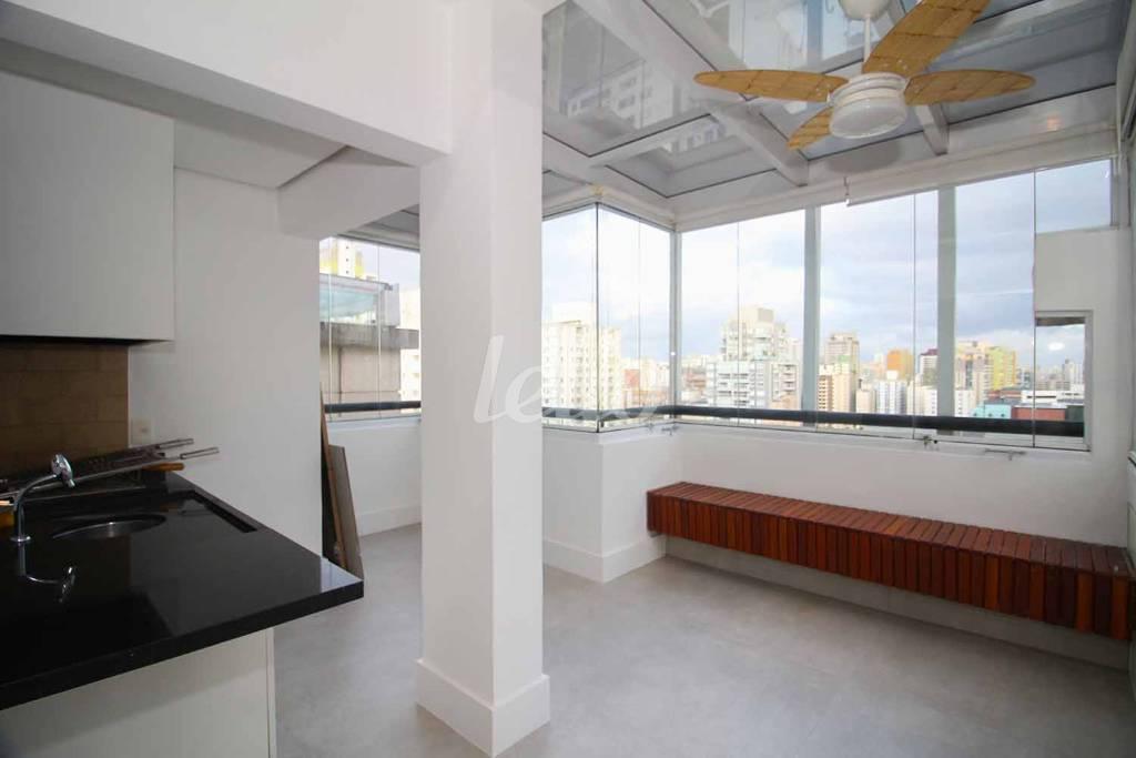 ÁREA GOURMET de Apartamento à venda, cobertura - Padrão com 106 m², 2 quartos e 2 vagas em Paraíso - São Paulo