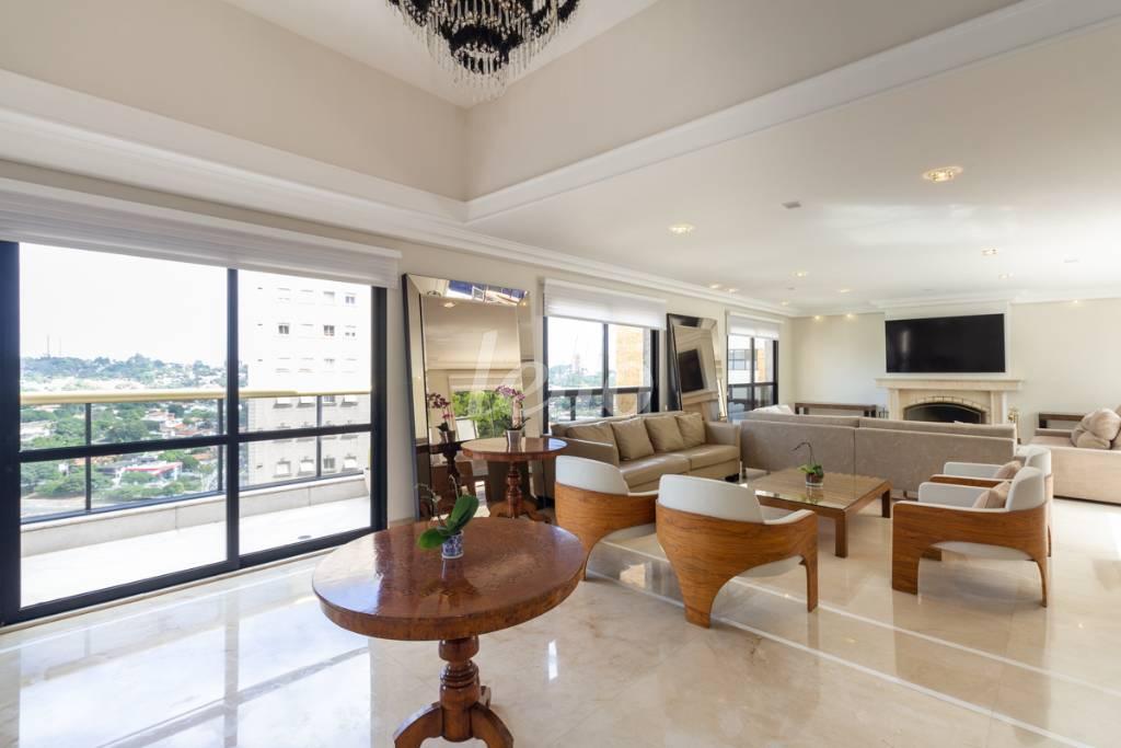 SALA 1 de Apartamento para alugar, cobertura - Padrão com 576 m², 4 quartos e 6 vagas em Higienópolis - São Paulo