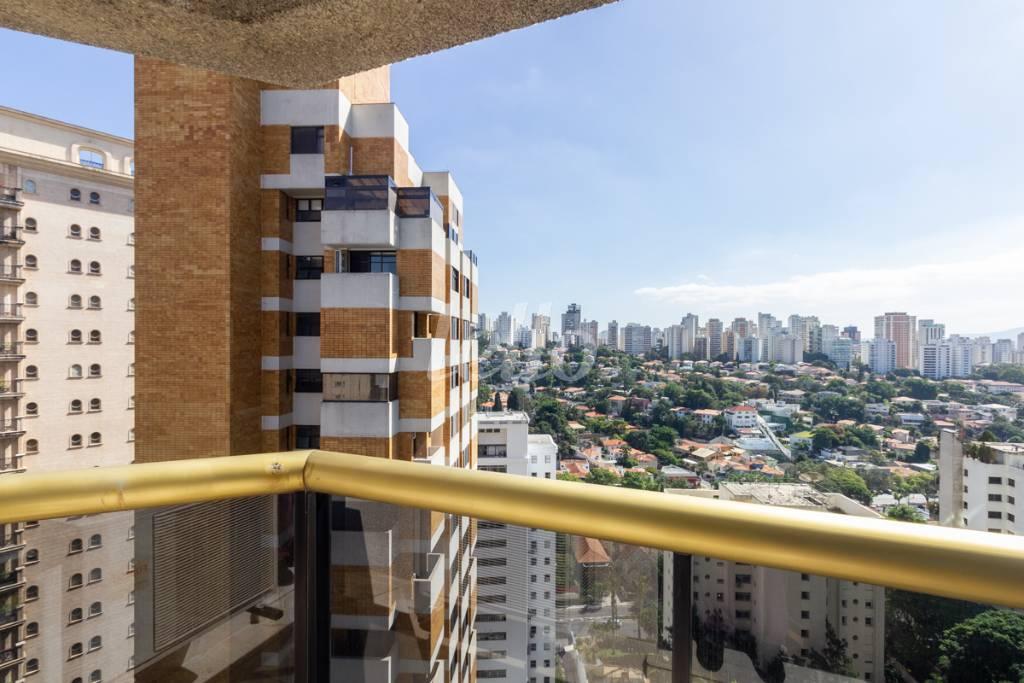 VARANDA de Apartamento para alugar, cobertura - Padrão com 576 m², 4 quartos e 6 vagas em Higienópolis - São Paulo