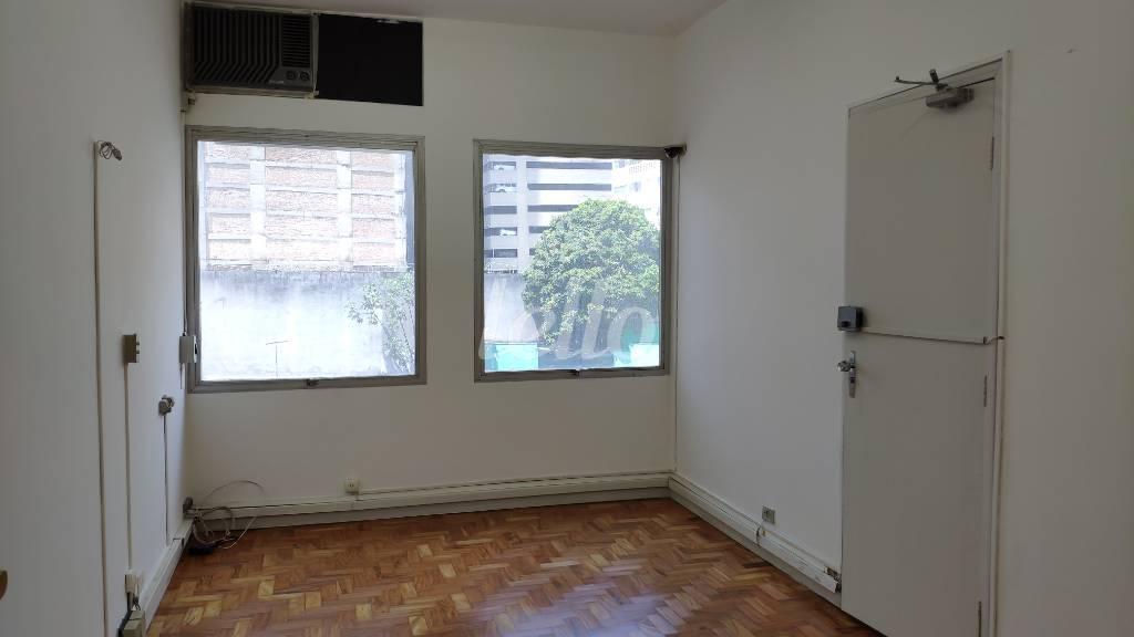 SALA de Sala / Conjunto para alugar, Padrão com 42 m², e em Consolação - São Paulo