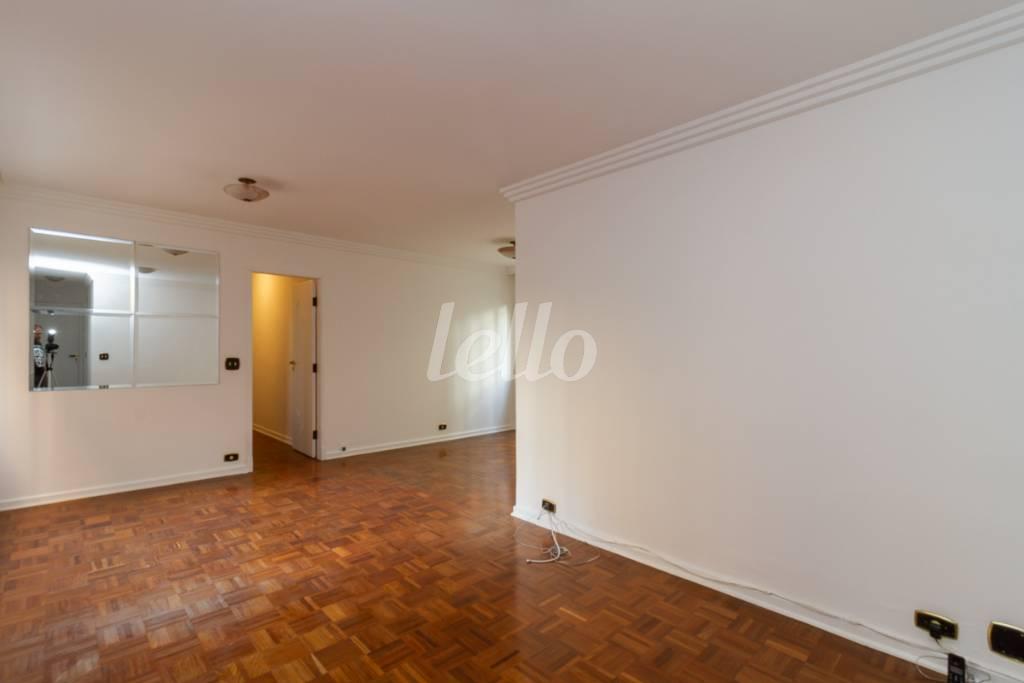 SALA de Apartamento para alugar, Padrão com 110 m², 3 quartos e 1 vaga em Jardim Paulista - São Paulo