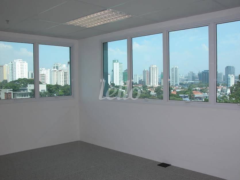 SALA de Sala / Conjunto à venda, Padrão com 32 m², e 1 vaga em Brooklin Paulista - São Paulo
