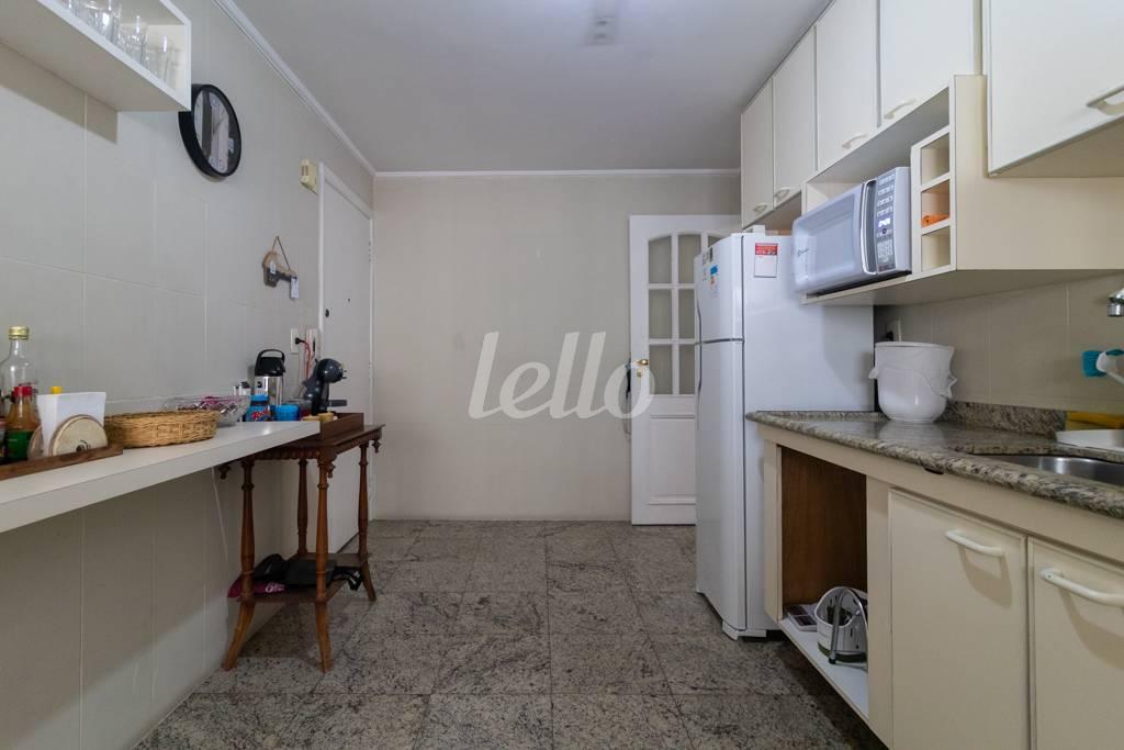 COZINHA de Apartamento à venda, Padrão com 145 m², 3 quartos e 1 vaga em Higienópolis - São Paulo