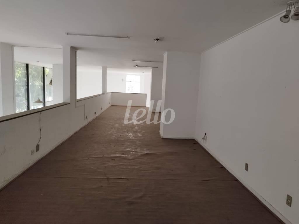 MEZANINO de Loja para alugar, Padrão com 450 m², e 3 vagas em Santa Cecília - São Paulo