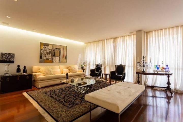 SALA de Apartamento à venda, Padrão com 346 m², 3 quartos e 2 vagas em Jardim Paulista - São Paulo