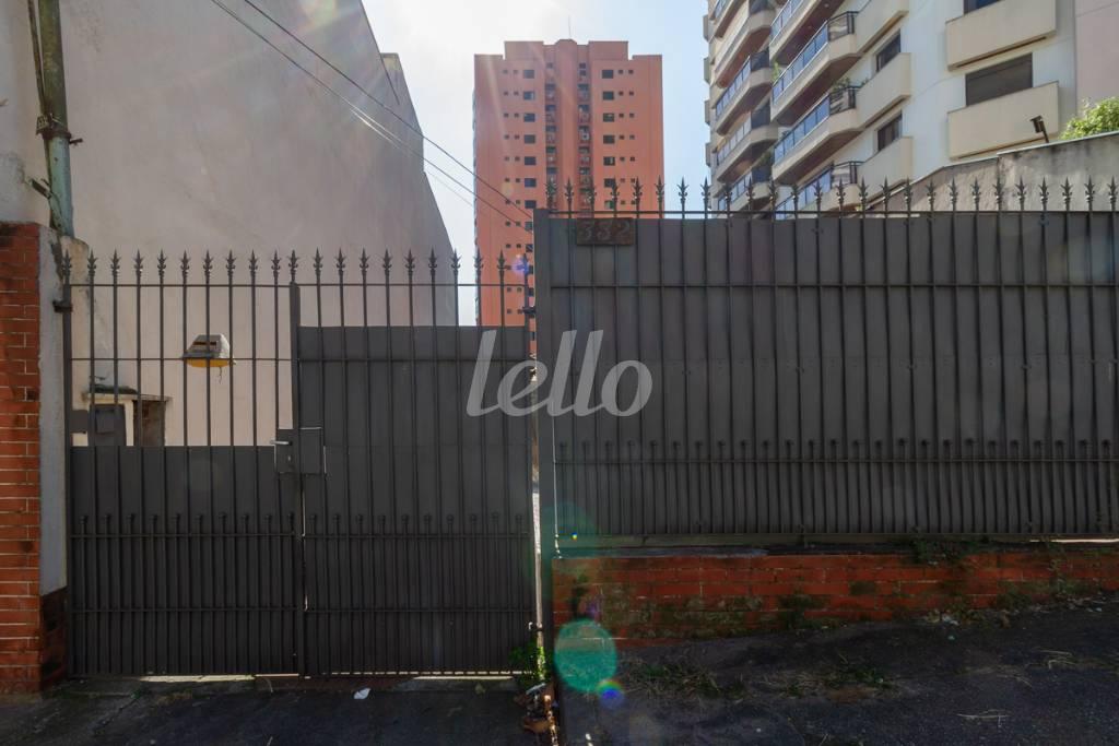 FACHADA de Casa para alugar, térrea com 400 m², 3 quartos e 3 vagas em Perdizes - São Paulo
