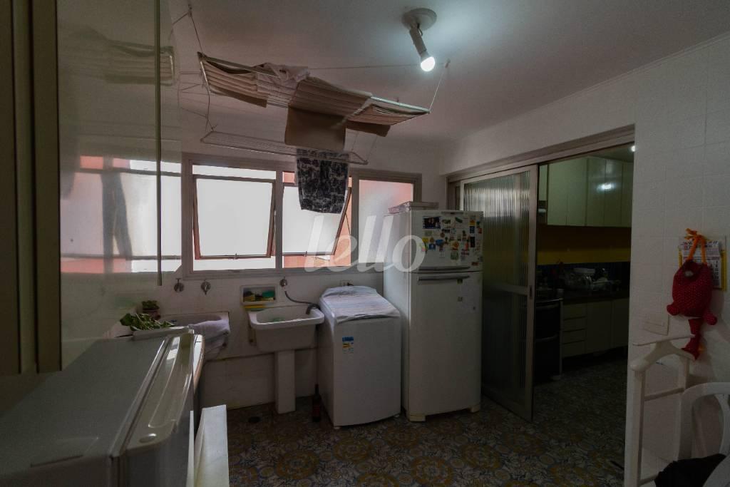 ÁREA DE SERVIÇO de Apartamento para alugar, Duplex com 240 m², 3 quartos e 2 vagas em Itaim Bibi - São Paulo