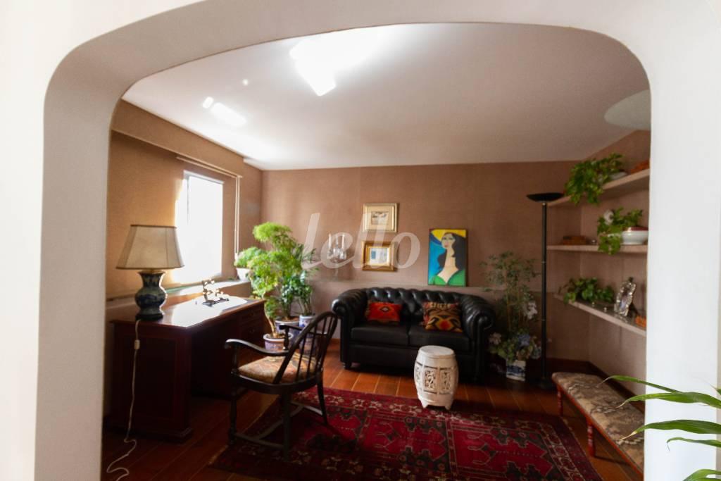 ESCRITÓRIO de Apartamento para alugar, Duplex com 240 m², 3 quartos e 2 vagas em Itaim Bibi - São Paulo
