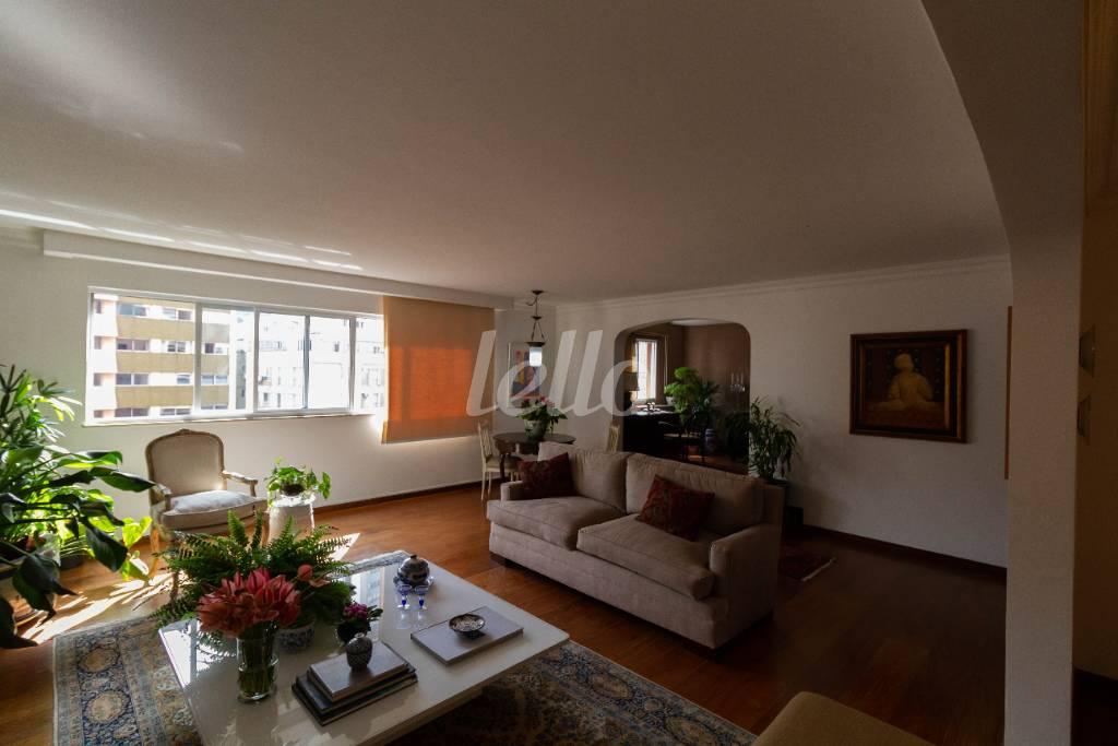 SALA DE ESTAR de Apartamento para alugar, Duplex com 240 m², 3 quartos e 2 vagas em Itaim Bibi - São Paulo