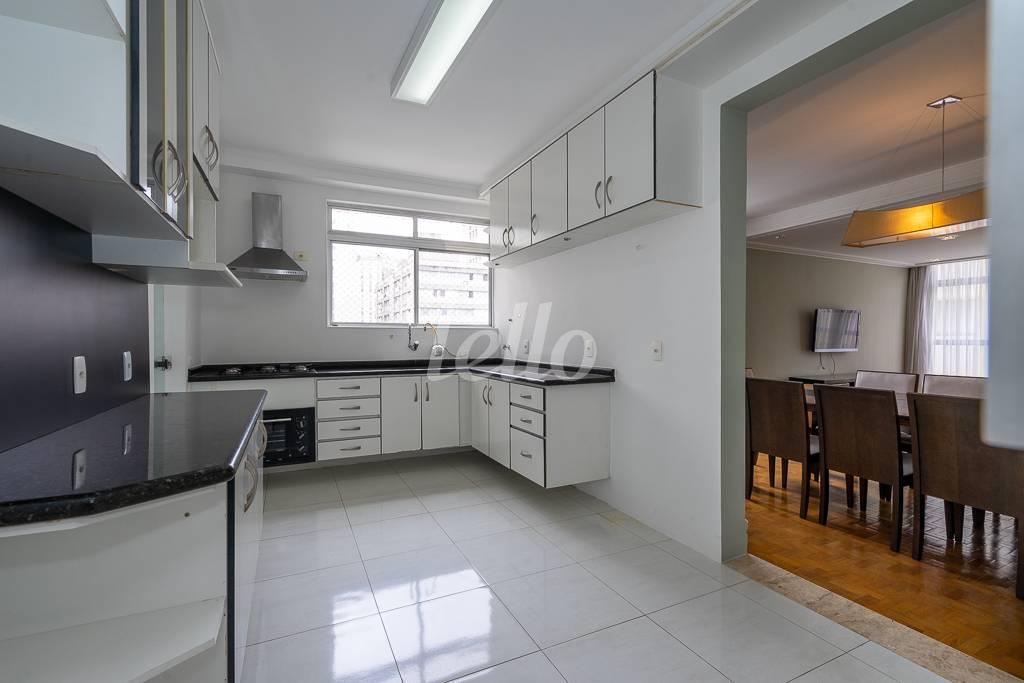 COZINHA de Apartamento à venda, Padrão com 175 m², 2 quartos e 1 vaga em Jardim Paulista - São Paulo