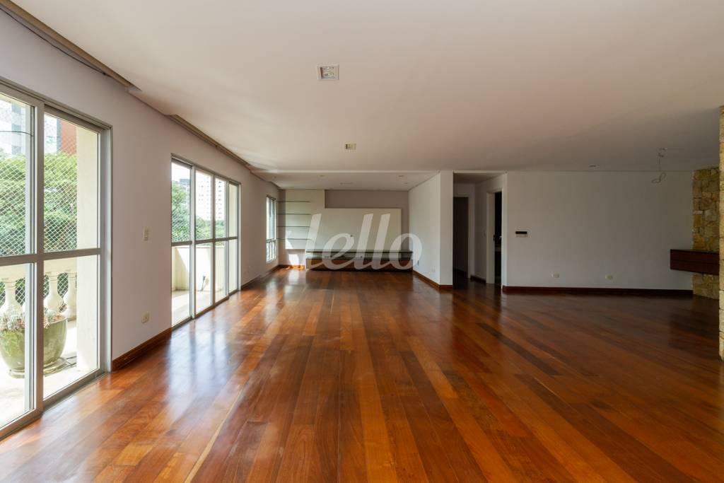SALA de Apartamento para alugar, Padrão com 220 m², 3 quartos e 2 vagas em Paraíso - São Paulo