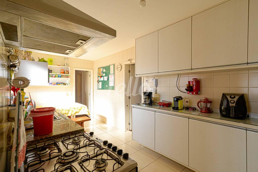 COZINHA de Apartamento à venda, Padrão com 191 m², 4 quartos e 4 vagas em Pinheiros - São Paulo