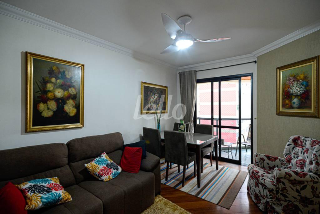 SALA de Apartamento à venda, Padrão com 54 m², 2 quartos e 1 vaga em Indianópolis - São Paulo