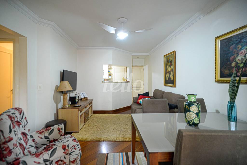 SALA de Apartamento à venda, Padrão com 54 m², 2 quartos e 1 vaga em Indianópolis - São Paulo