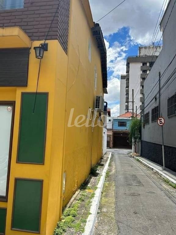 FACHADA LATERAL de Casa à venda, sobrado com 110 m², 3 quartos e em Vila Gomes Cardim - São Paulo