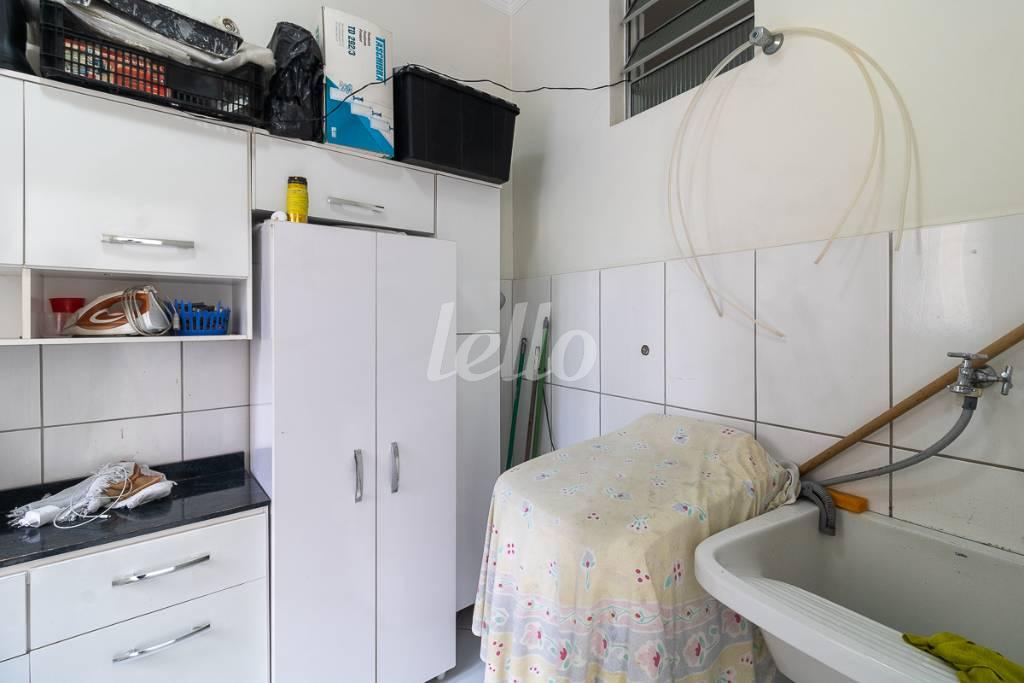 ÁREA DE SERVIÇO de Casa para alugar, sobrado com 165 m², 4 quartos e 5 vagas em Vila Isolina Mazzei - São Paulo