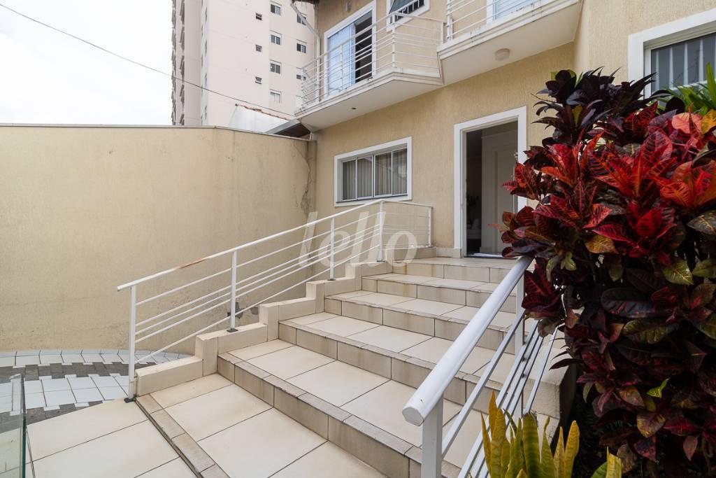 ENTRADA de Casa para alugar, sobrado com 165 m², 4 quartos e 5 vagas em Vila Isolina Mazzei - São Paulo