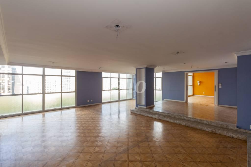 SALA de Apartamento para alugar, Padrão com 315 m², 3 quartos e 3 vagas em Jardins - São Paulo