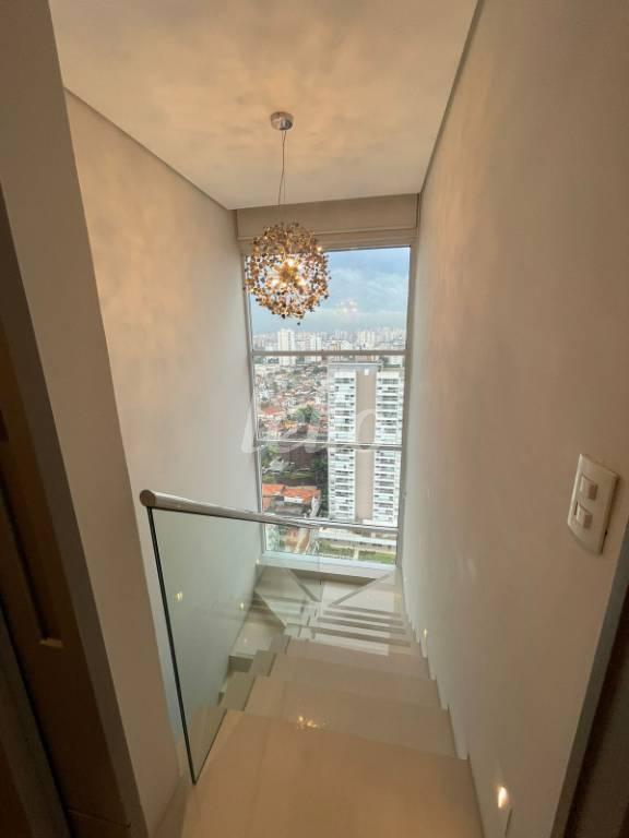 ESCADA DE ACESSO A COBERTURA de Apartamento à venda, cobertura - Padrão com 225 m², 3 quartos e 3 vagas em Jardim da Glória - São Paulo