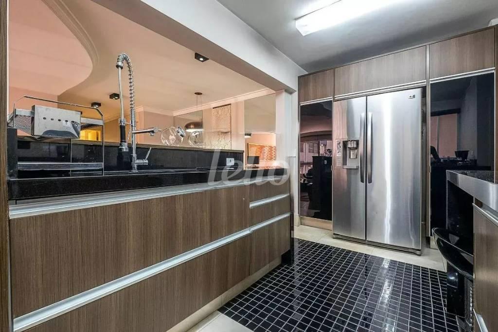 COZINHA de Apartamento para alugar, Padrão com 124 m², 2 quartos e 2 vagas em Cerqueira César - São Paulo