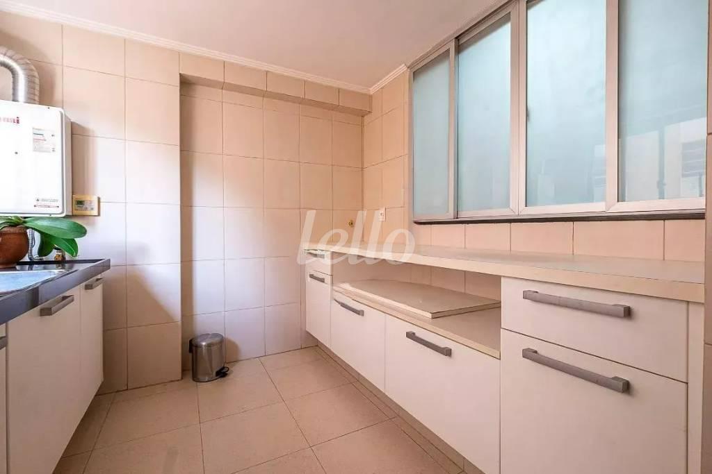AREA DE SERVIÇO de Apartamento para alugar, Padrão com 124 m², 2 quartos e 2 vagas em Cerqueira César - São Paulo